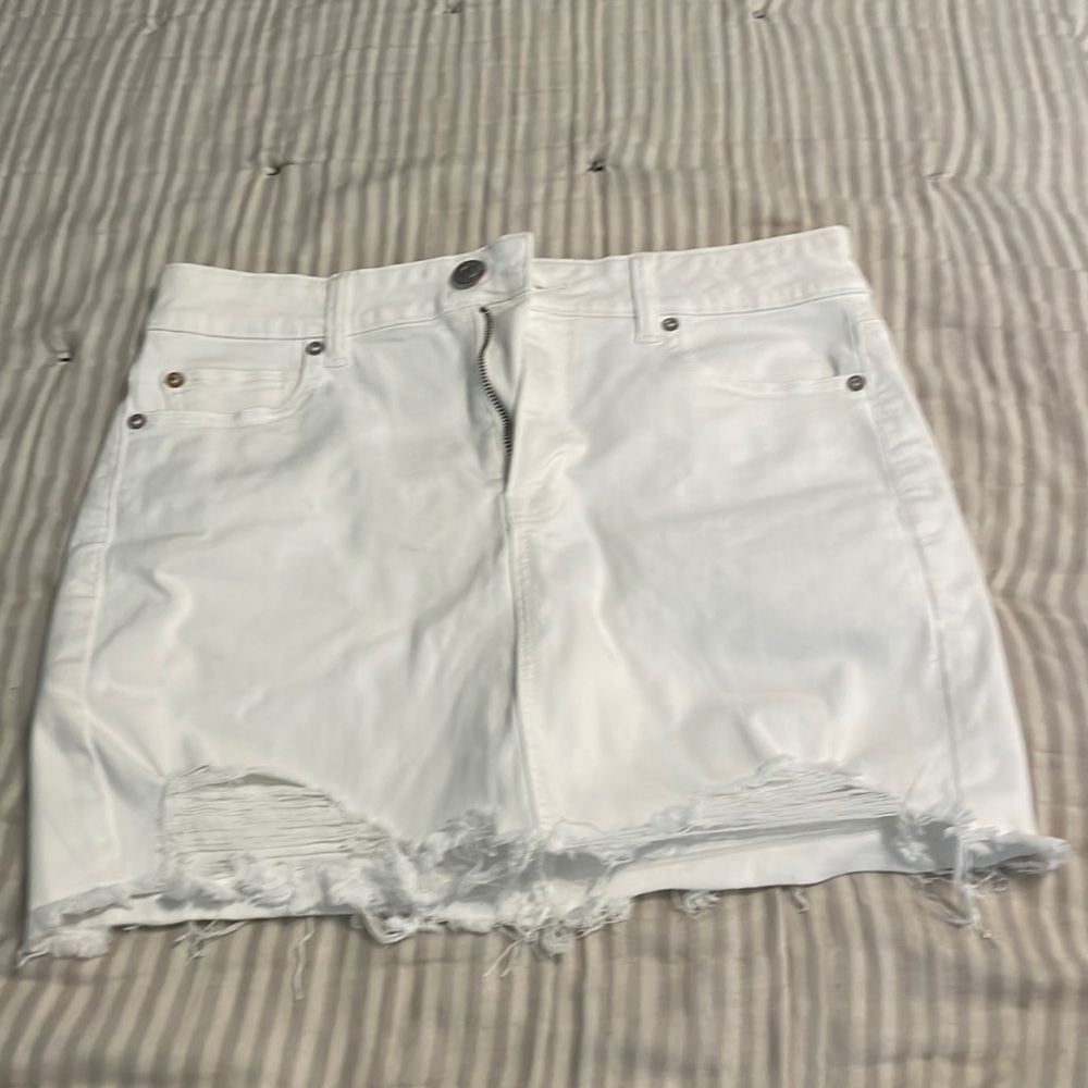 Woman’s Size 10 American Eagle White Hi-Rise Mini Skirt